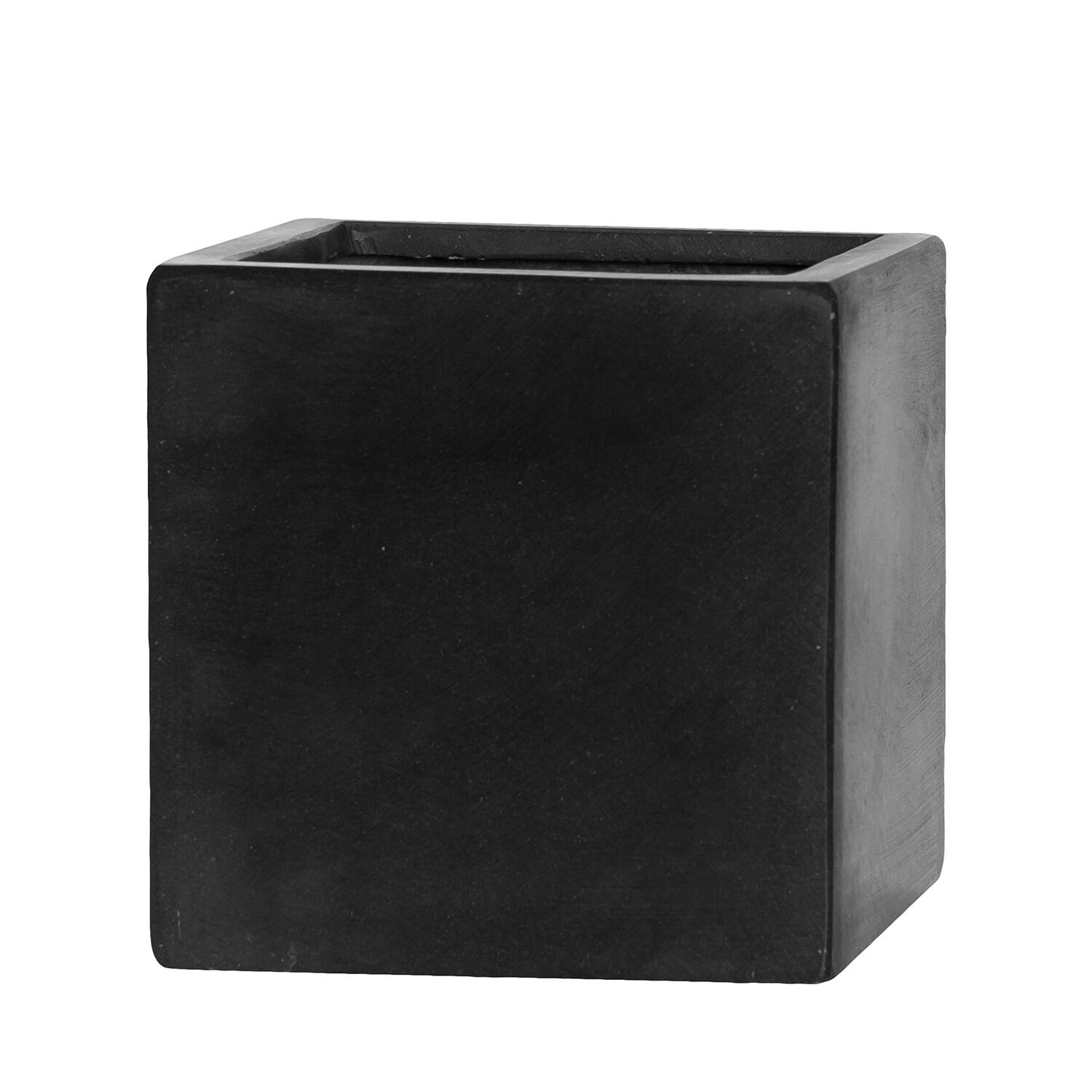Fleur M, Black
