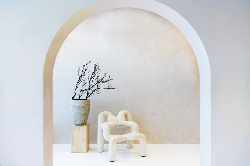 Ares L, Chalk White