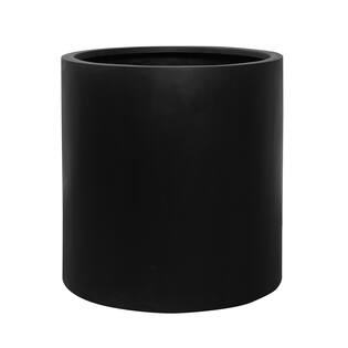 Max L, Black