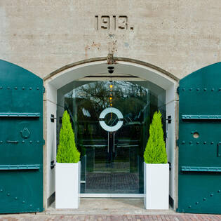 Bouvy L, Glossy White
